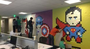 Офисный стрит-арт: работники разукрасили стены листочками для заметок (16 фото)