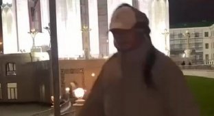 Тиктокерша Тэчис пустила сопли и станцевала на фоне мечети в Казани - ей пришлось извиняться (2 фото + 3 видео)