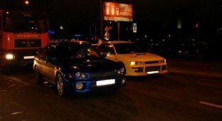Первые легальные ночные автогонки в Москве (27 фото)
