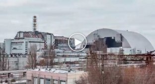 Самая большая передвижная наземная конструкций накрыла четверт энергоблок Чернобыльской АЭС
