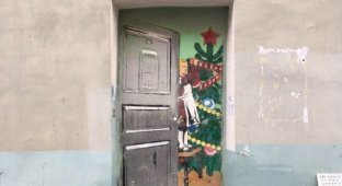 Тяжелая судьба граффити "дверь в Советский новый год" в Санкт-Петербурге (2 фото)