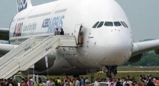Экскурсия по Airbus А-380 (41 фото)