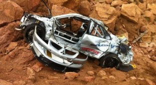 Серьезная авария на ралли с Mitsubishi Lancer Evolution 8 (10 фото + 2 видео)