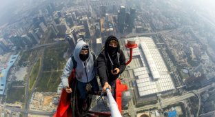 Руферы из России поднялись на самую высокую стройку мира (7 фото + видео)