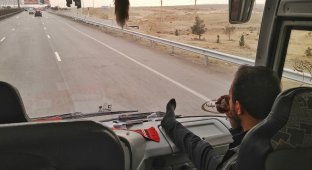 Путешествие по Ирану на автобусе (32 фото + 2 видео)
