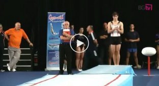 Невероятное исполнение гимнастических трюков
