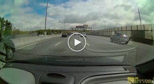 На МКАД прыткий водитель BMW отправил автомобилистку в отбойник
