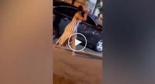 Девушка не сумела выманить бойфренда-изменщика из его авто и подожгла его