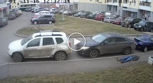 В Петрозаводске мужчина зверски избил соседа за неправильную парковку