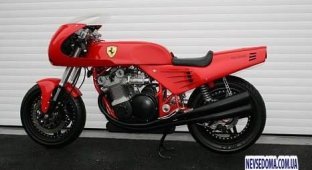 Уникальный мотоцикл Ferrari ищет покупателей (4 фото)
