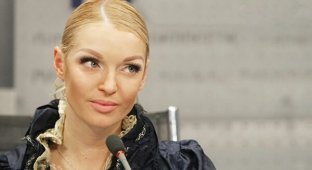 Анастасия Волочкова обвинила россиян в их нищете (5 фото)
