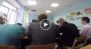 Смоленский подросток выпрыгнул во время урока из окна школьного кабинета ради популярности (мат)