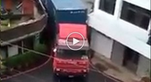 Невероятное мастерство водителя грузовика
