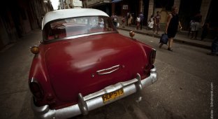 Экскурсия по кубинскому автопрому (11 фото)