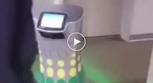 Интересный автомат, который поднимает настроение гостям отеля