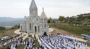  Свадьба 700 пар в Арцахе (Нагорно-Карабахская Республика) (12 фото)