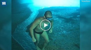 Странная прогулка под водой