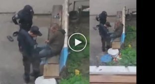 Общение украинских полицейских с пьяным нарушителем