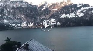 Потрясающий вид с балкона отеля в Швейцарии