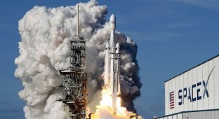 Рассказали слабые места Falcon Heavy (3 фото)