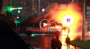 В Петрозаводске из-за удара молнии сгорел троллейбус 