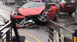 Китаянка разбила красный Ferrari 458 за 650 000 долларов спустя несколько минут после аренды (4 фото + 1 видео)