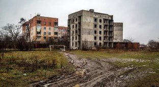 Экскурсия по цыганскому району украинского городка Берегово (41 фото)