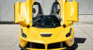 Ferrari LaFerrari за 4 миллиона долларов, окрашенный уникальной краской Giallo Triplo Strato (14 фото)