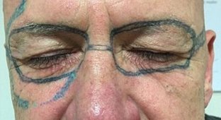 После веселой вечеринки британец обнаружил странное тату на своем лице (5 фото)