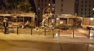 Кричали “Аллах акбар”: в Париже исламисты забросали автобус коктейлями Молотова