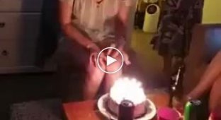 Используй силу джедаев для тушения свеч на торте