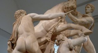 Древнегреческий триллер, запечатленный в мраморе (3 фото)