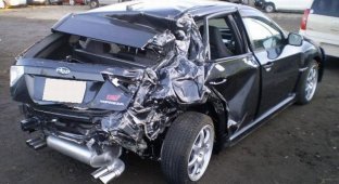 Первый Subaru Impreza WRX Sti разбитый в дребезги (3 фото)