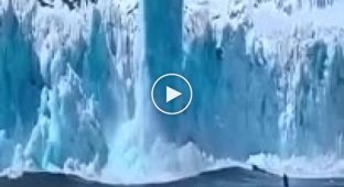 Потрясающее видео, как откалывается кусок айсберга