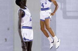 Самый высокий баскетболист в мире (7 фото)