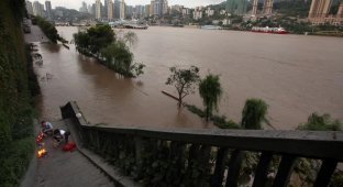 Очередное наводнение в Китае (11 фото)
