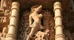 Развратные индийские статуи (7 фото)
