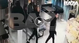 Нападения семерых мужчин на девушек в центре Петербурга
