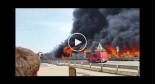 Сильный пожар на рынке в Пятигорске