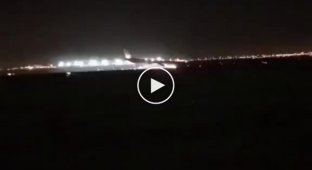 В аэропорту Саудовской Аравии экстренно сел Airbus A330-200,у которого не выпустилась передняя стойка шасси