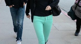 Ева Амурри в джинсах странного цвета (9 Фото)