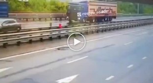 У легкового автомобиля срезало крышу в результате ДТП под Ростовом