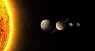 10 странных спутников Солнечной системы (12 фото)
