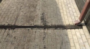Абсурдный тротуарный ремонт в центре Москвы (4 фото)