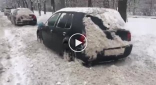 Снегоуборочная техника снесла зеркала у припаркованных автомобилей в Санкт-Петербурге