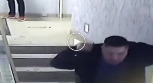 Посетители новосибирского бара избили мужчину до полусмерти