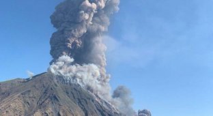 В Италии пробудился вулкан Стромболи (фото + 2 видео)