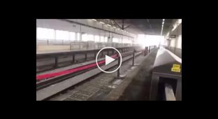 Почему не пускают на перон, когда пролетает японский поезд