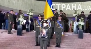 Церемония прощания с Леонидом Кравчуком в Украинском доме закончилась