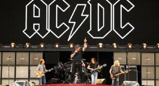 На 71-м году жизни скончался один из основателей легендарной рок-группы AC/DC (15 фото)